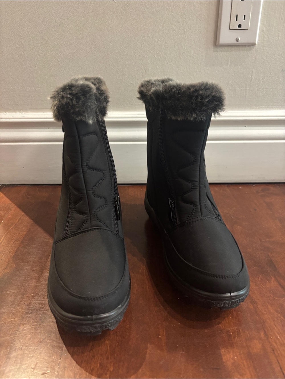 Women's Black Faux-Fur Winter Zip-Up Ankle Boots